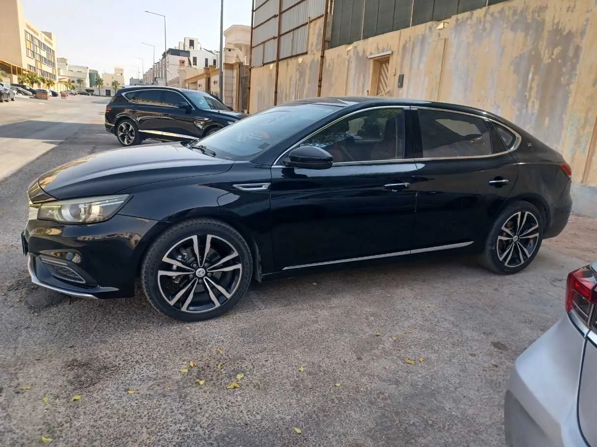 Car image 8
