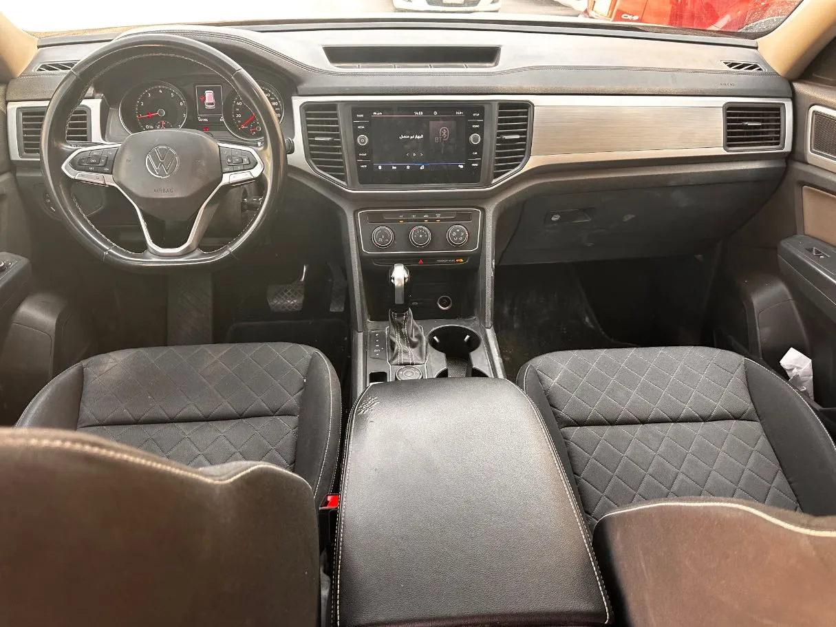 Car image 16