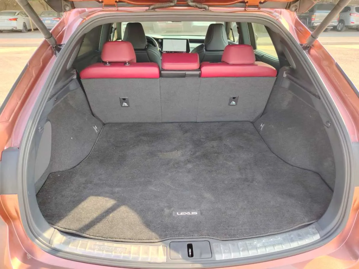 Car image 24