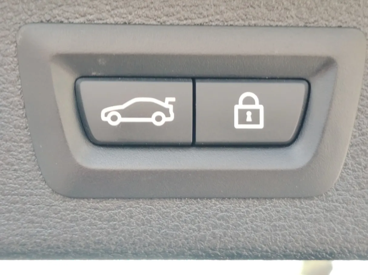 Car image 36