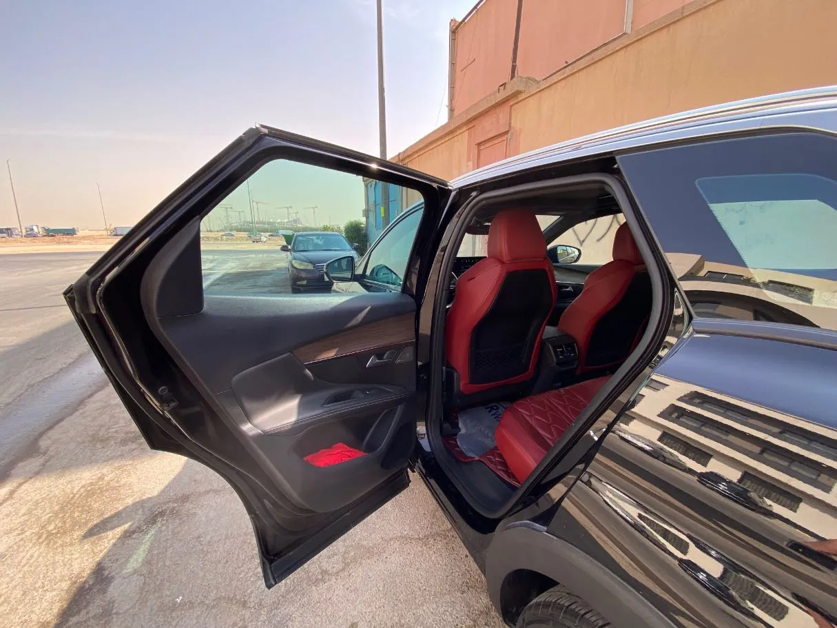 Car image 11