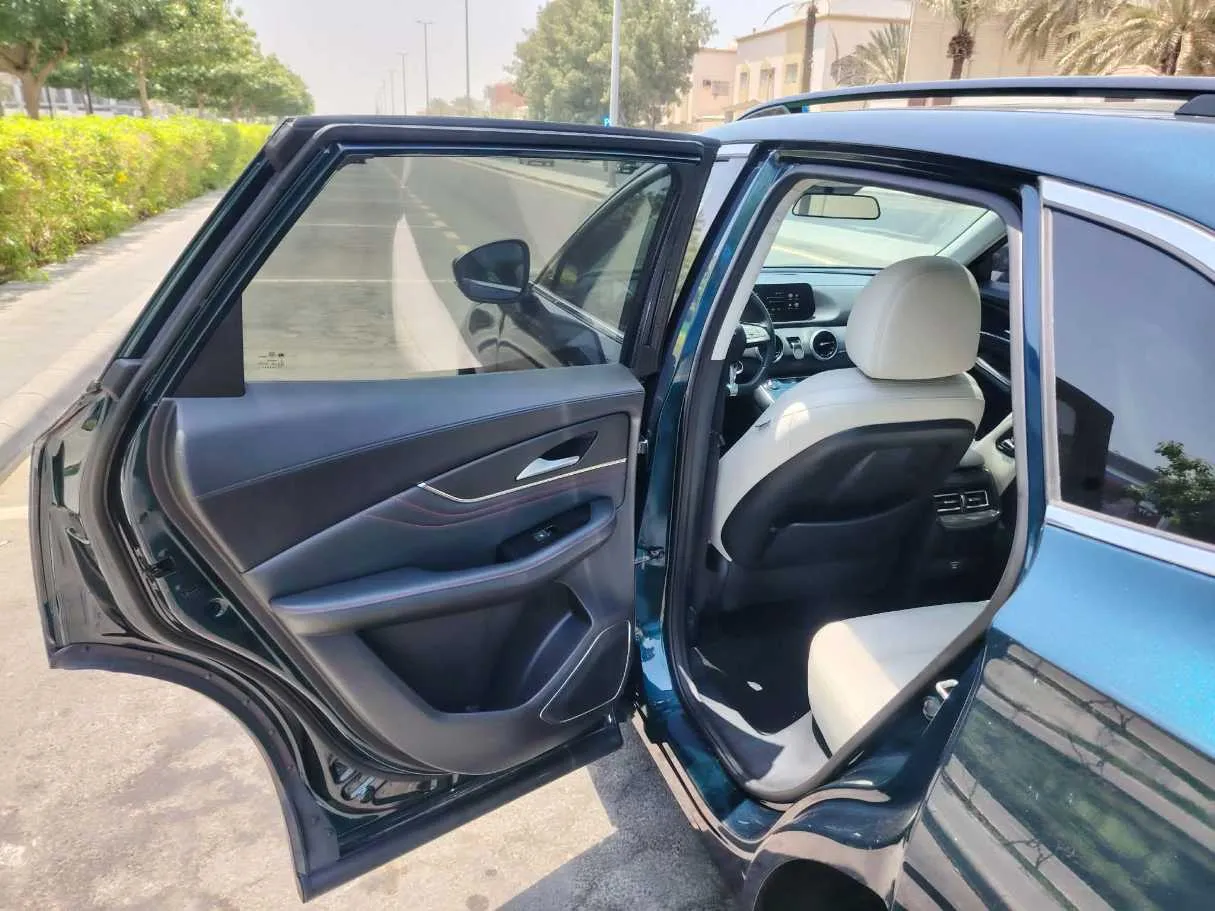 Car image 16