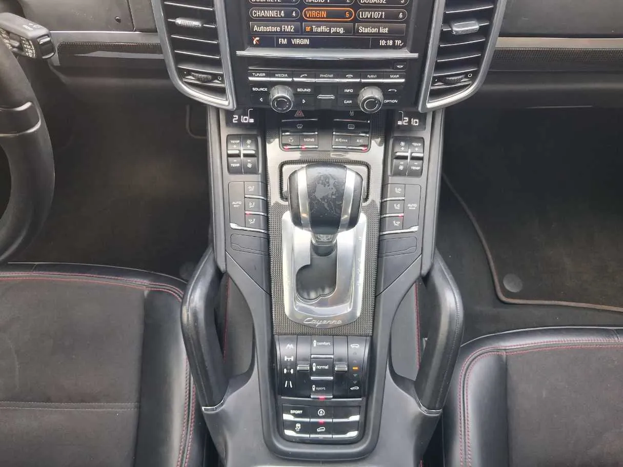 Car image 17