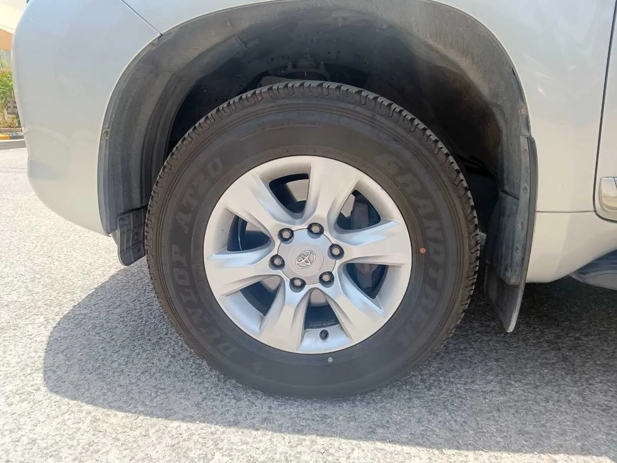 Car image 10