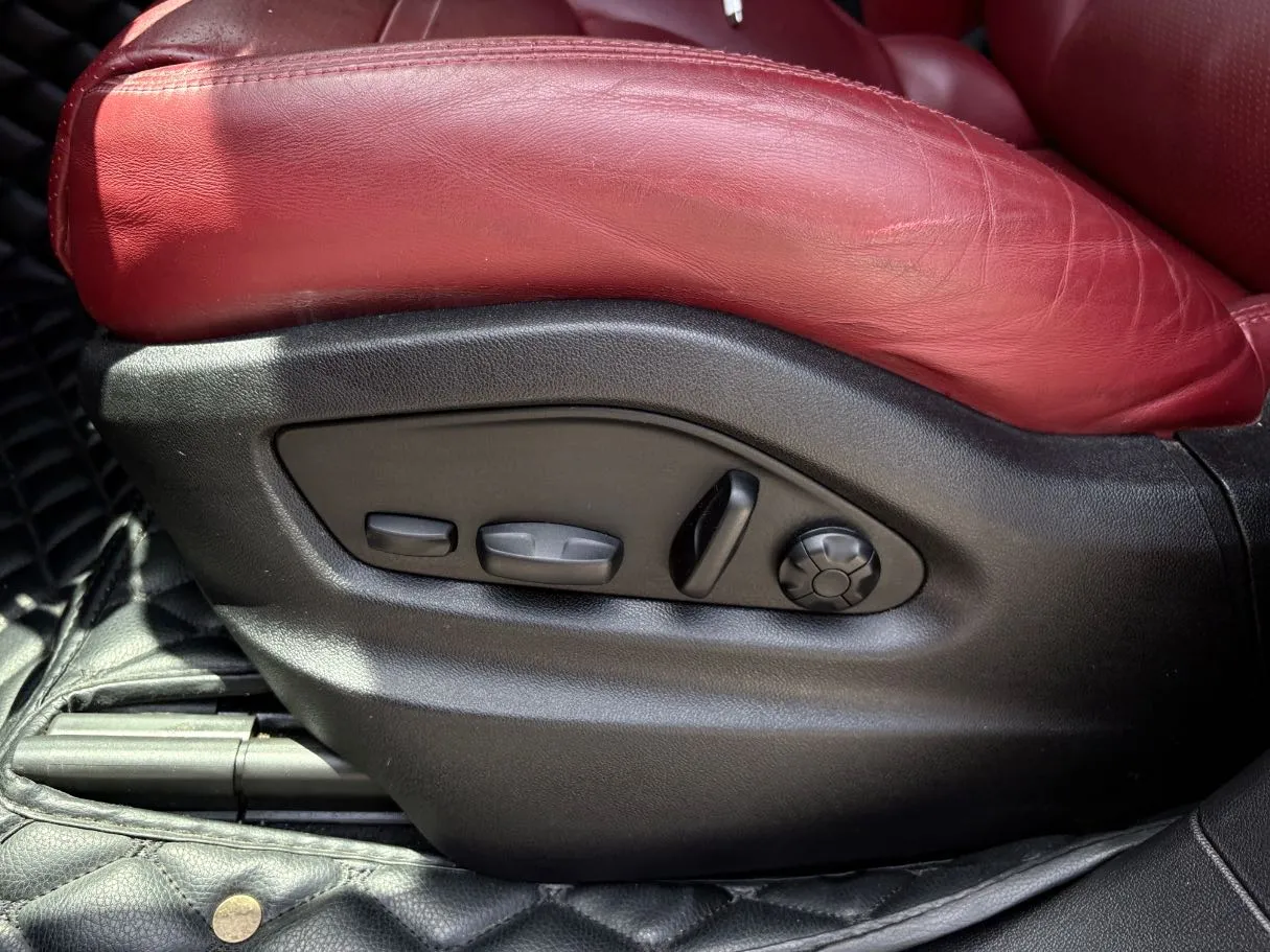 Car image 27