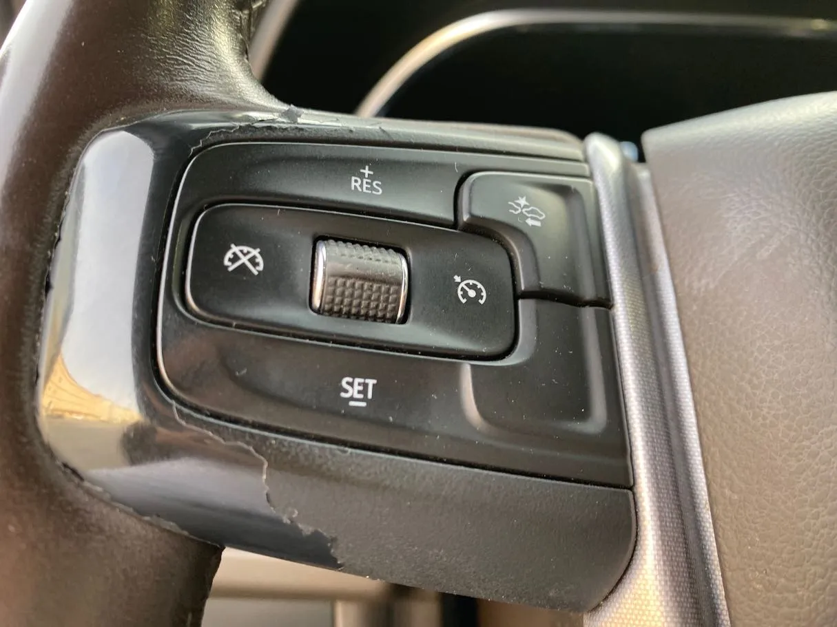 Car image 30