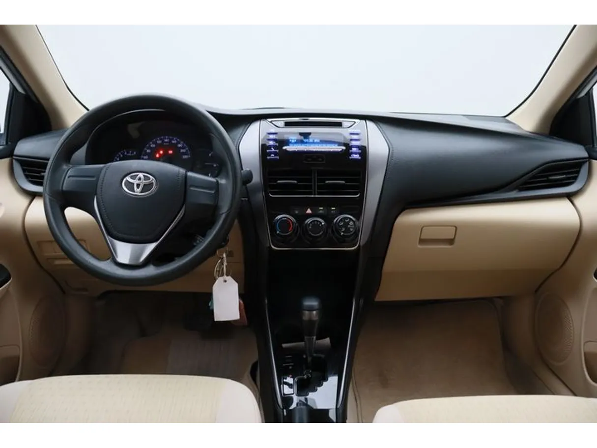 Car image 14