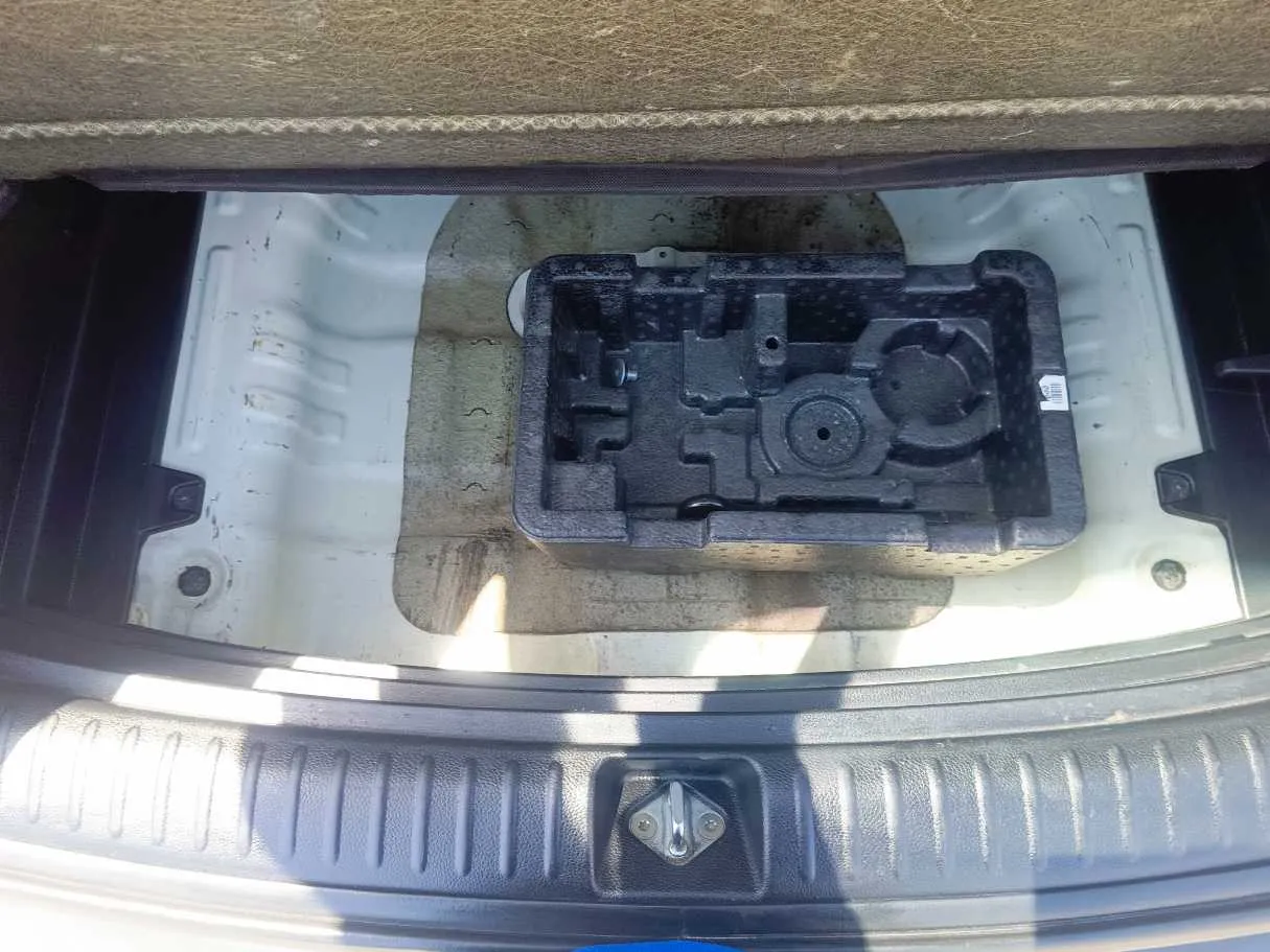 Car image 28
