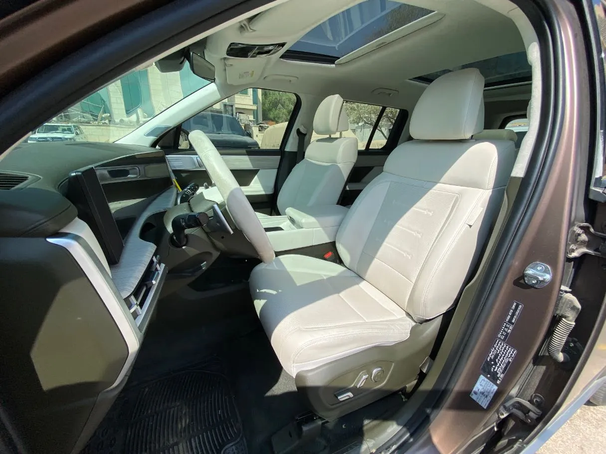 Car image 11