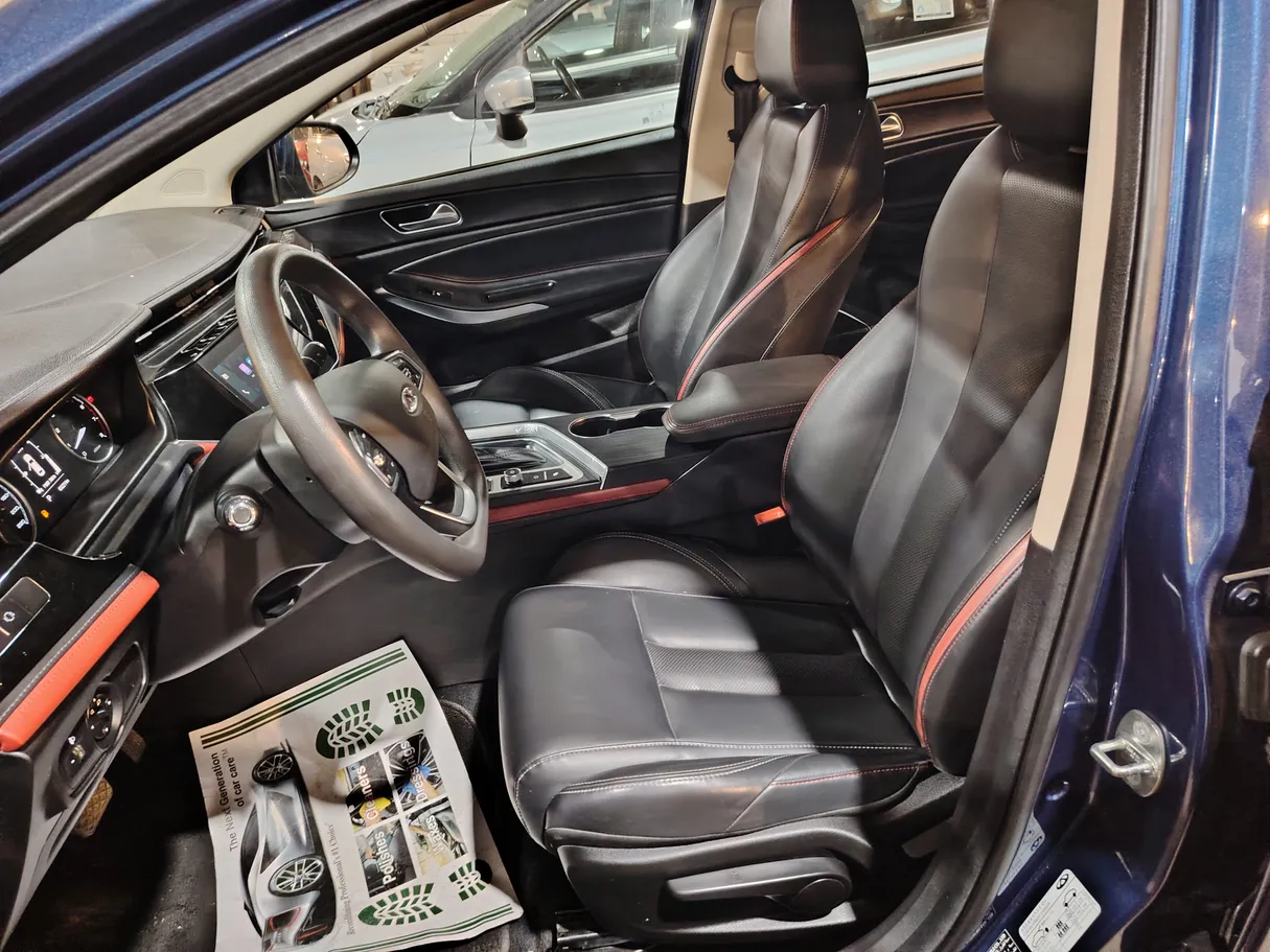 Car image 14