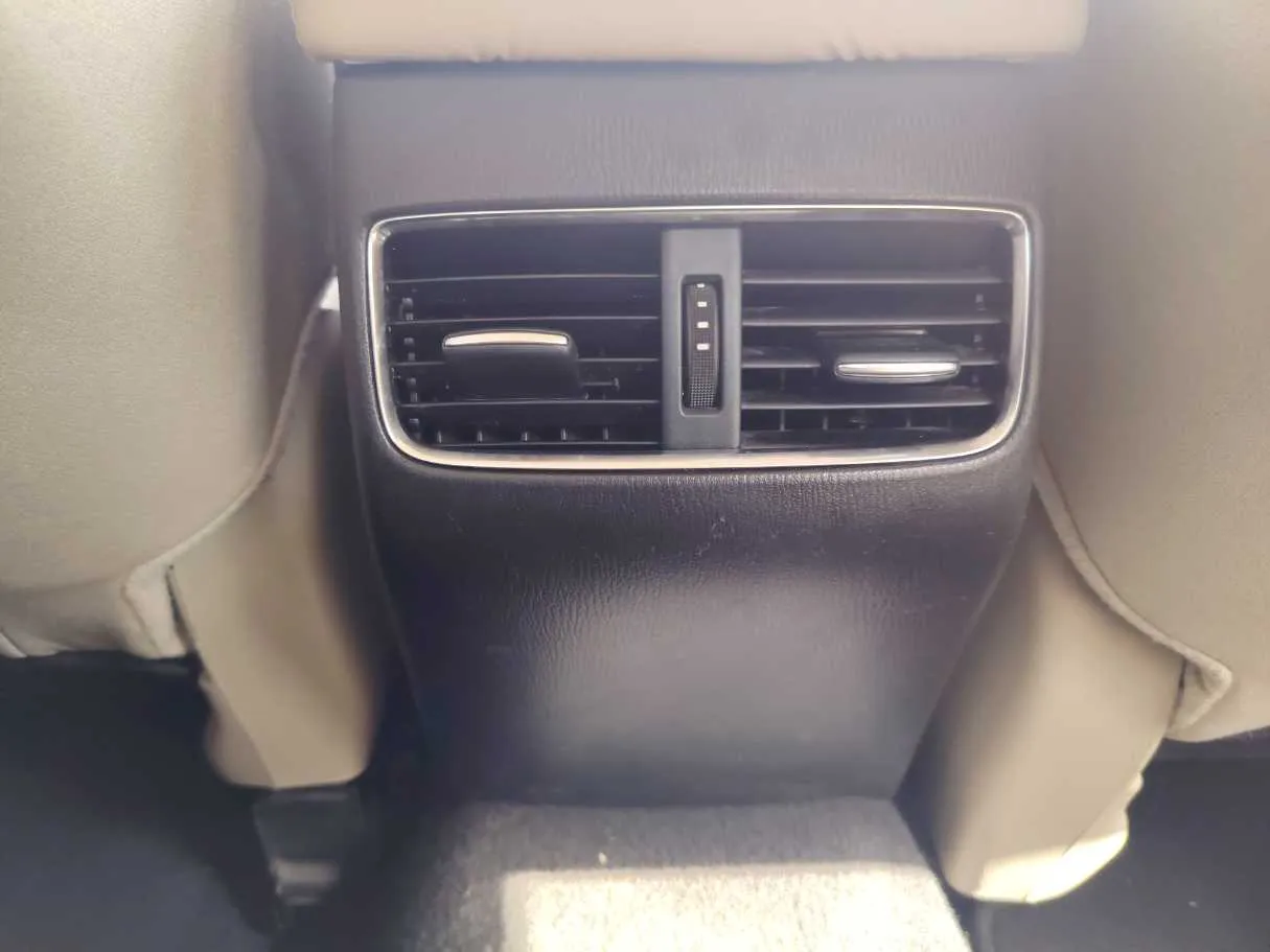 Car image 29