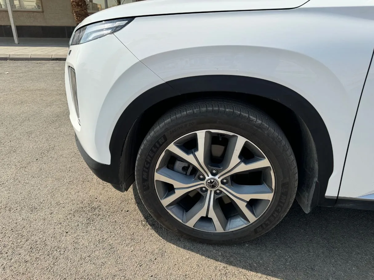 Car image 8