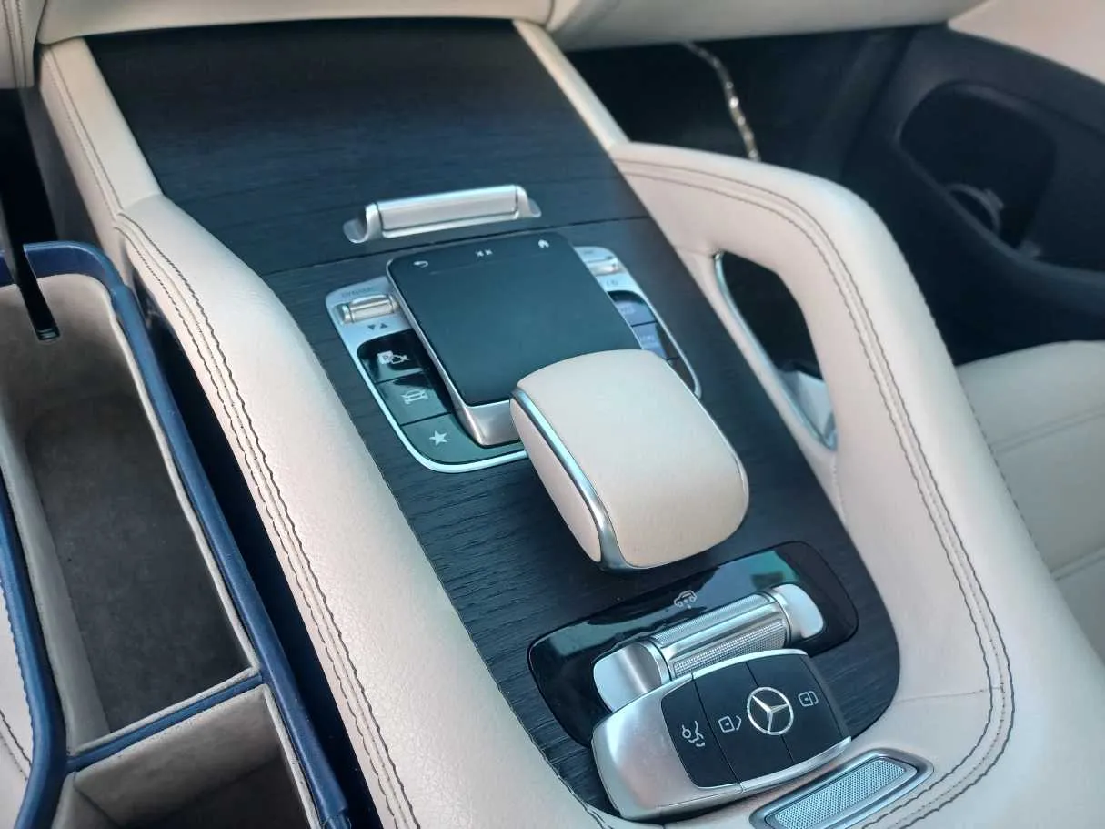 Car image 17