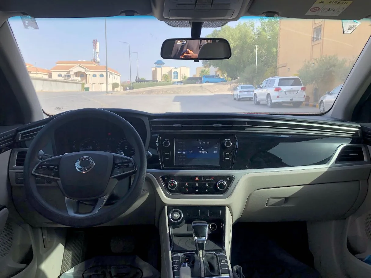 Car image 19