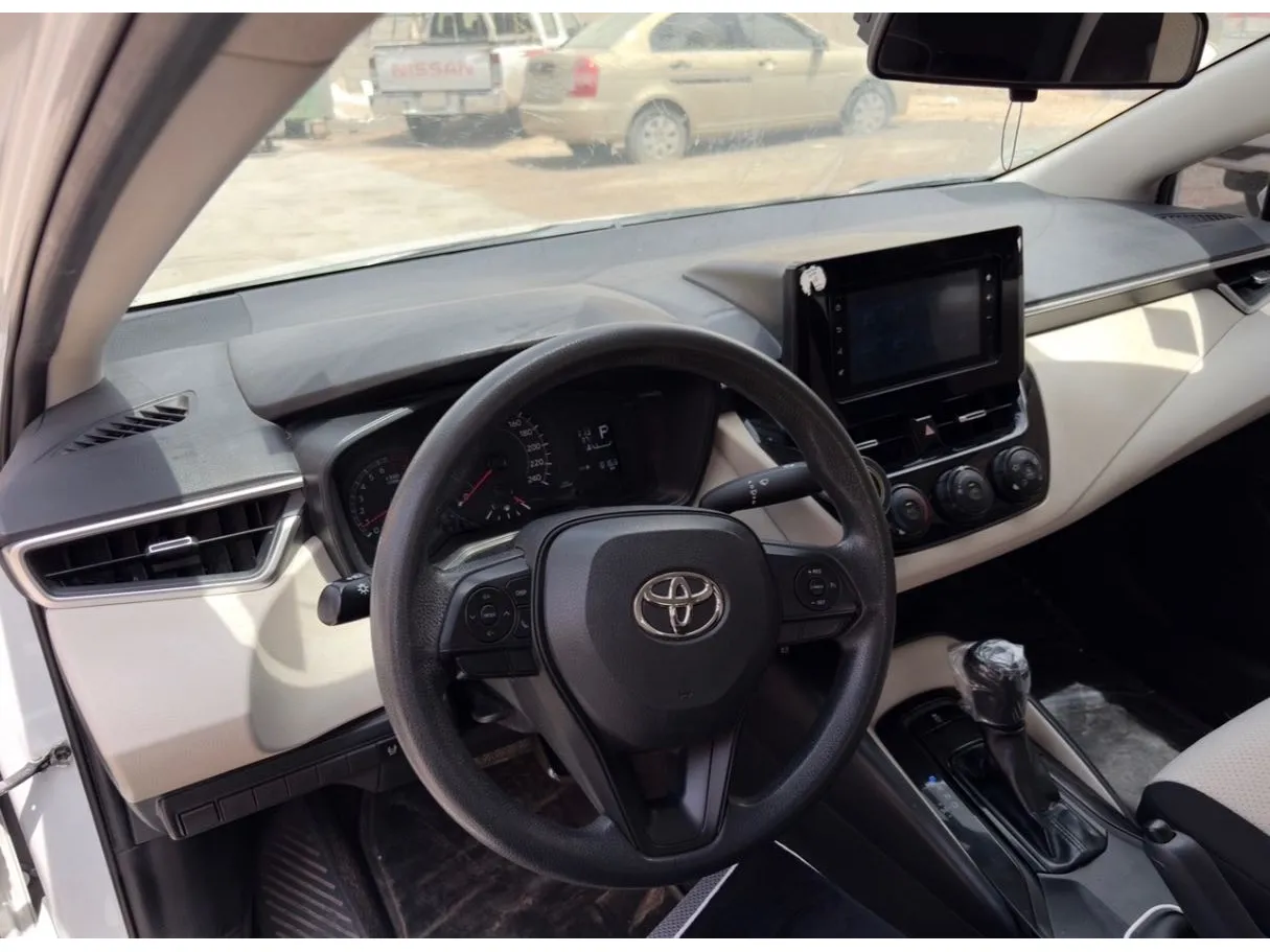 Car image 12
