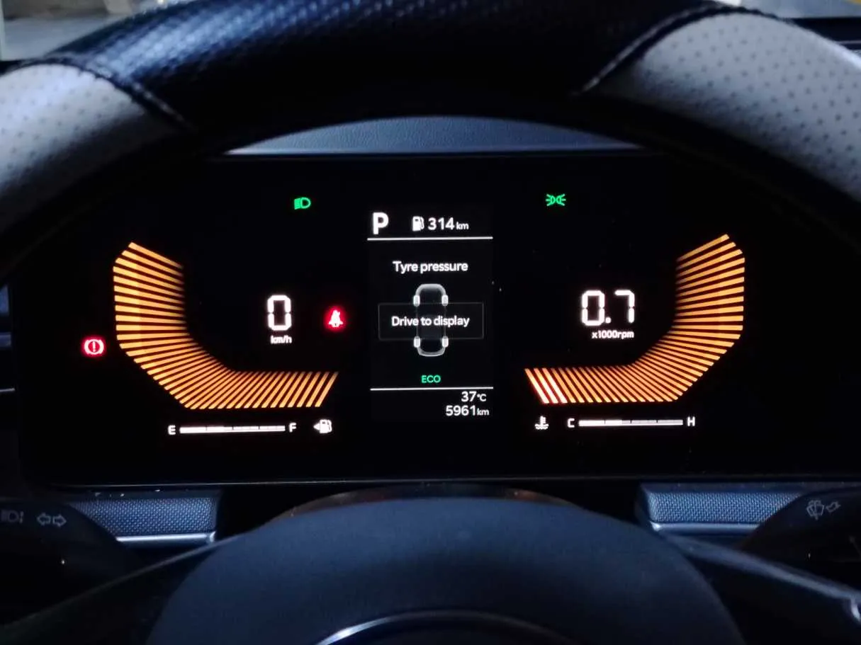 Car image 25