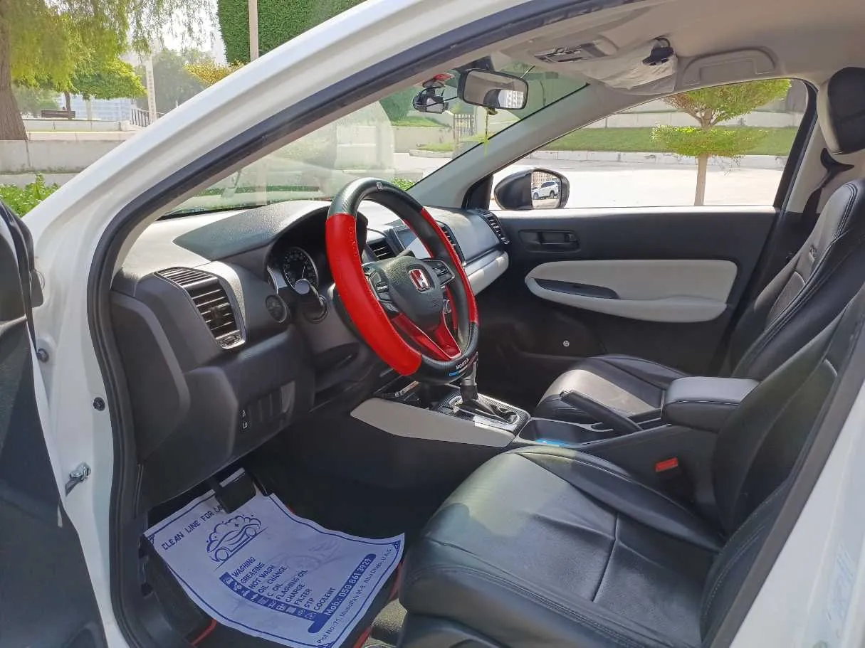 Car image 11