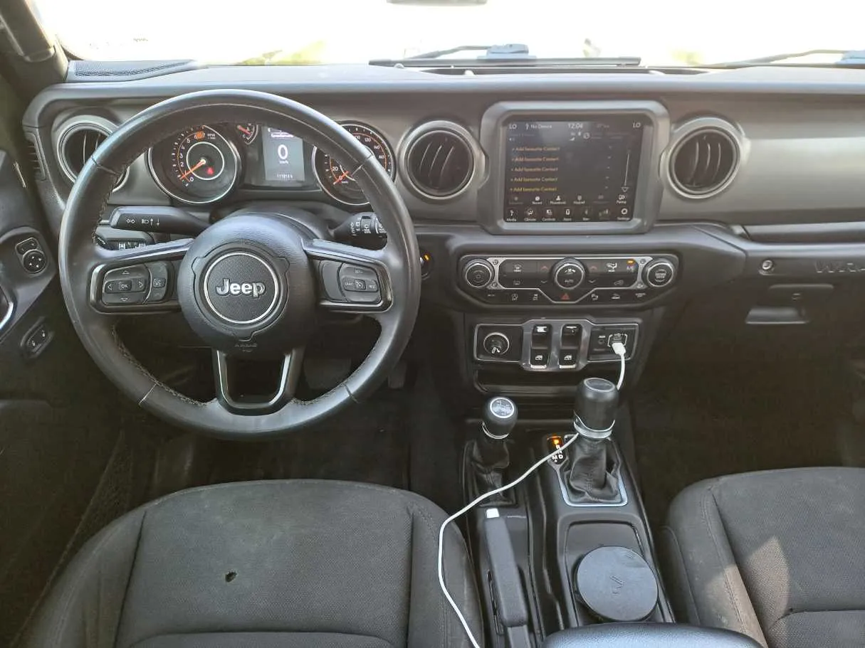 Car image 17