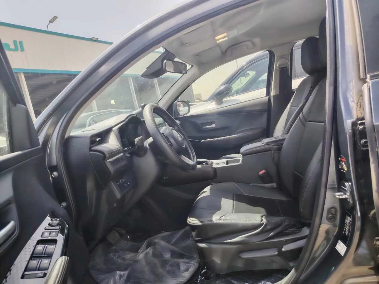Car image 12