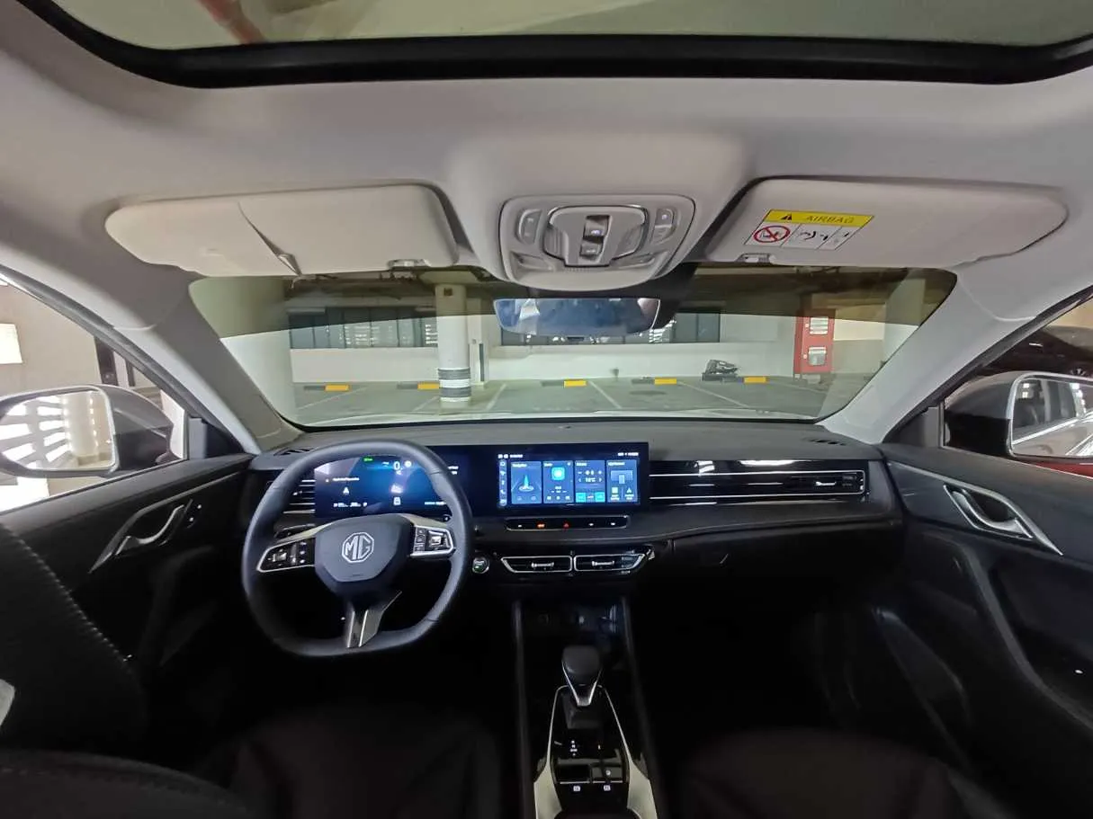 Car image 17