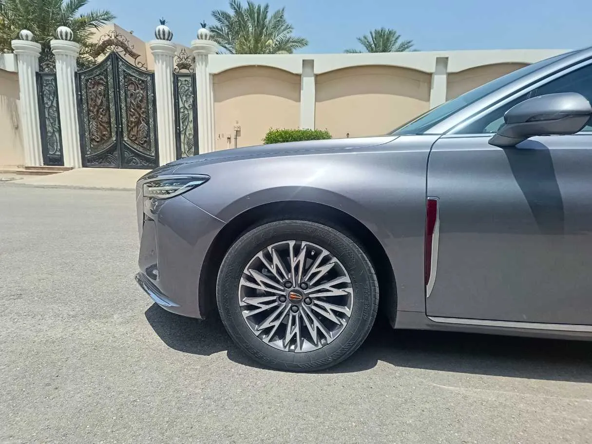 Car image 9