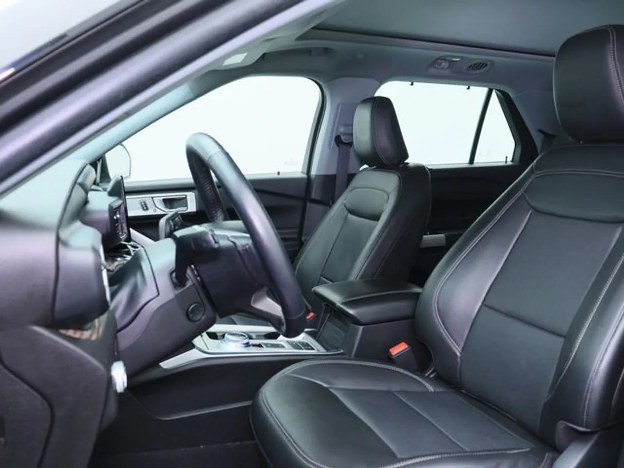 Car image 8