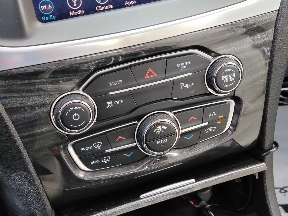 Car image 23