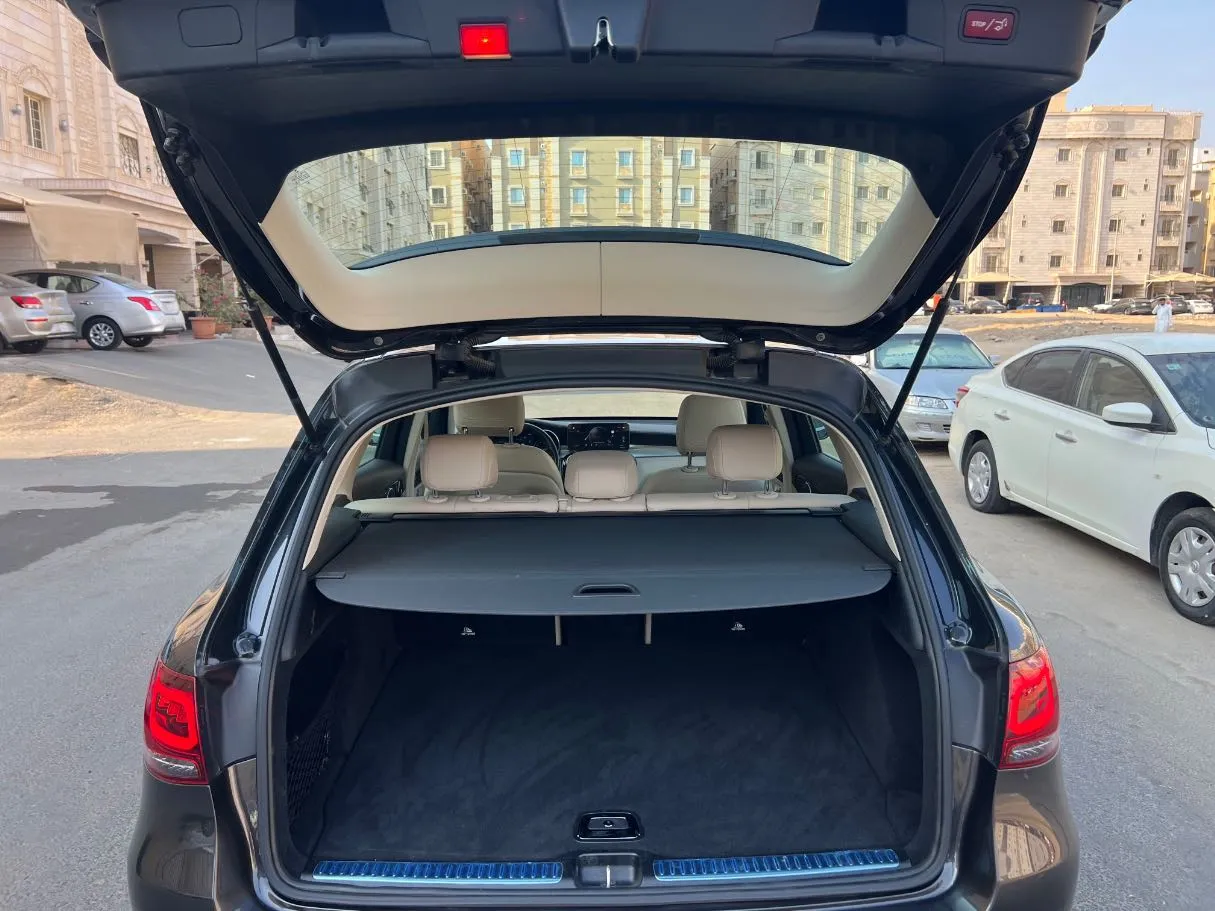 Car image 22