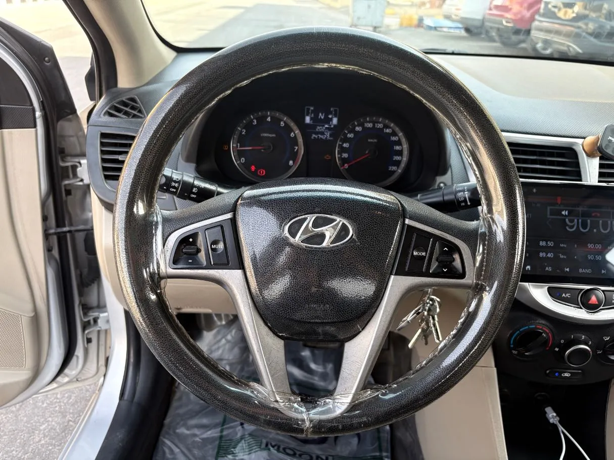 Car image 22