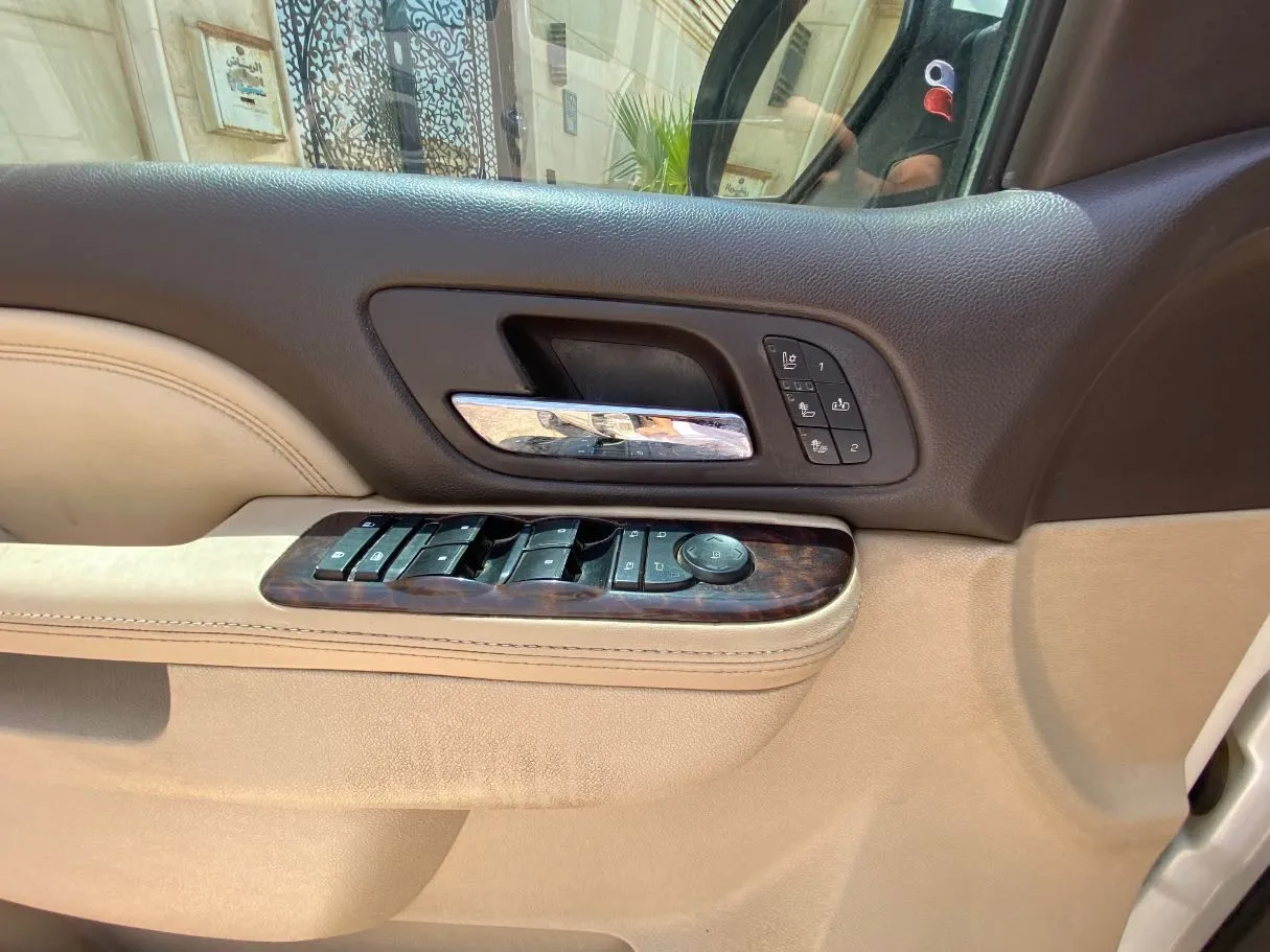 Car image 25