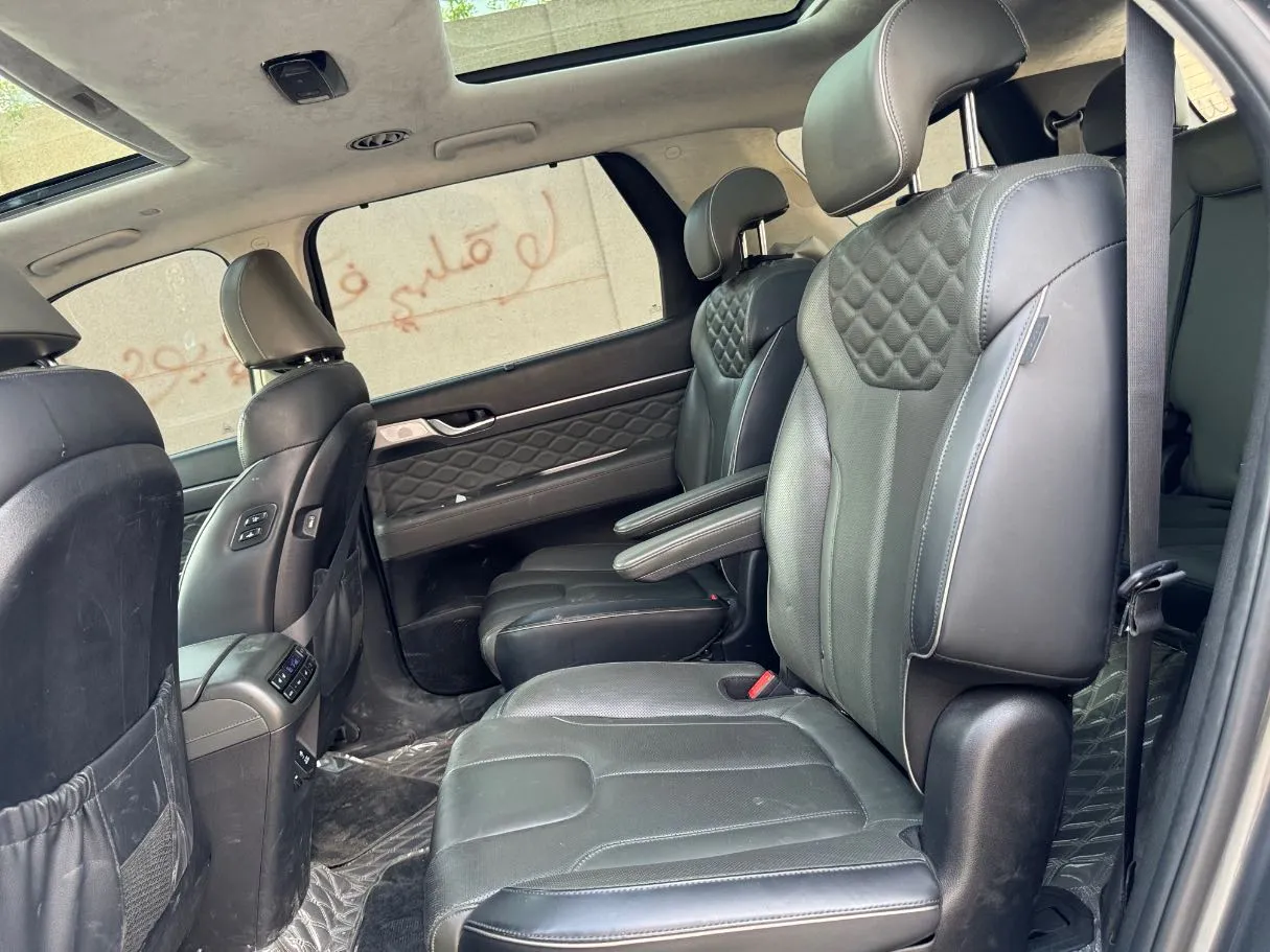 Car image 14