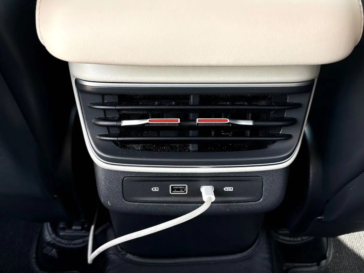 Car image 29