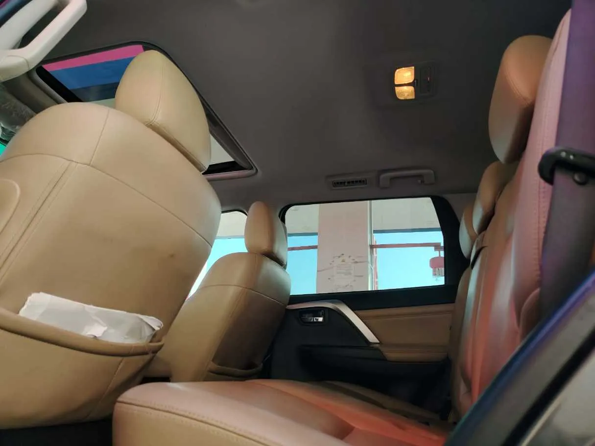 Car image 21