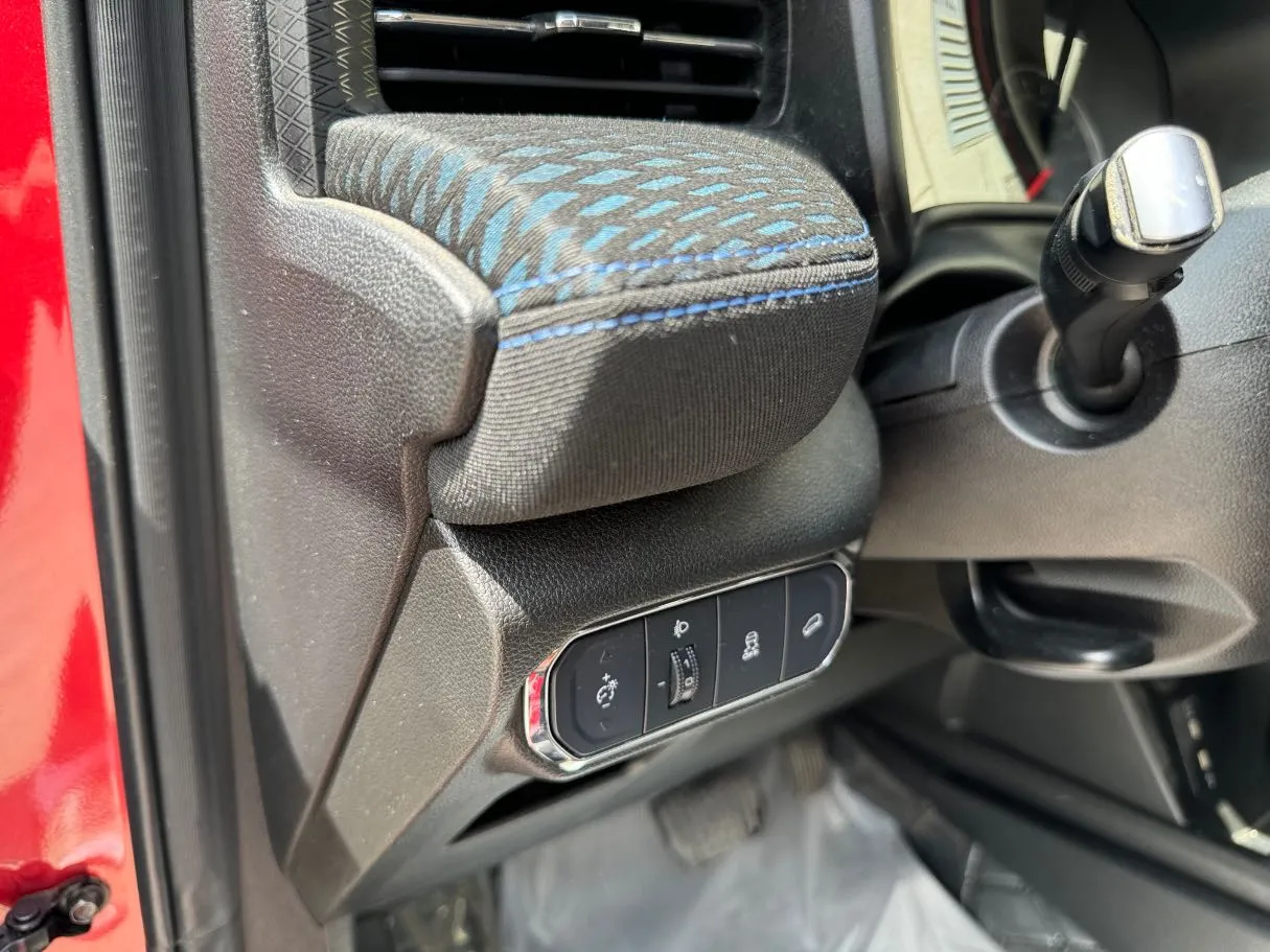 Car image 23