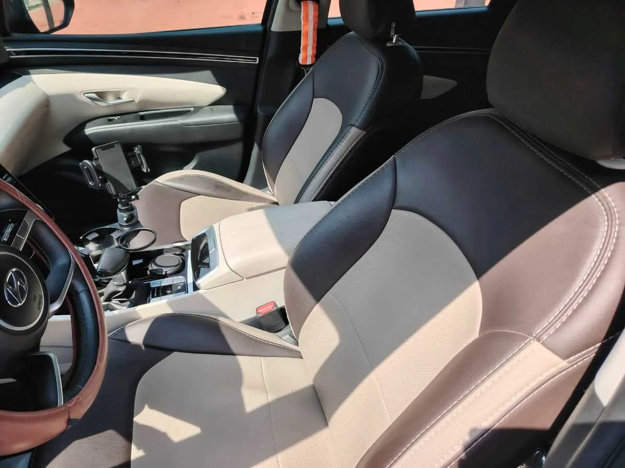 Car image 15