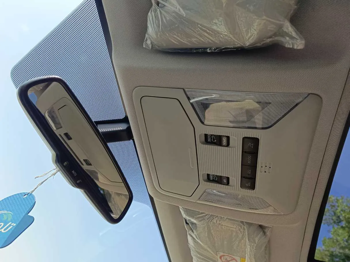 Car image 29