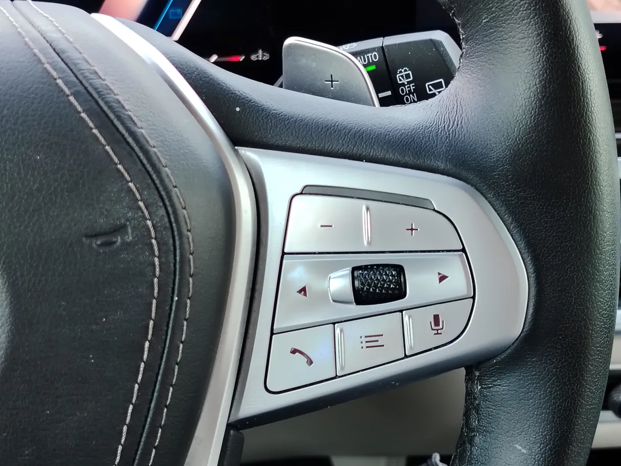 Car image 32