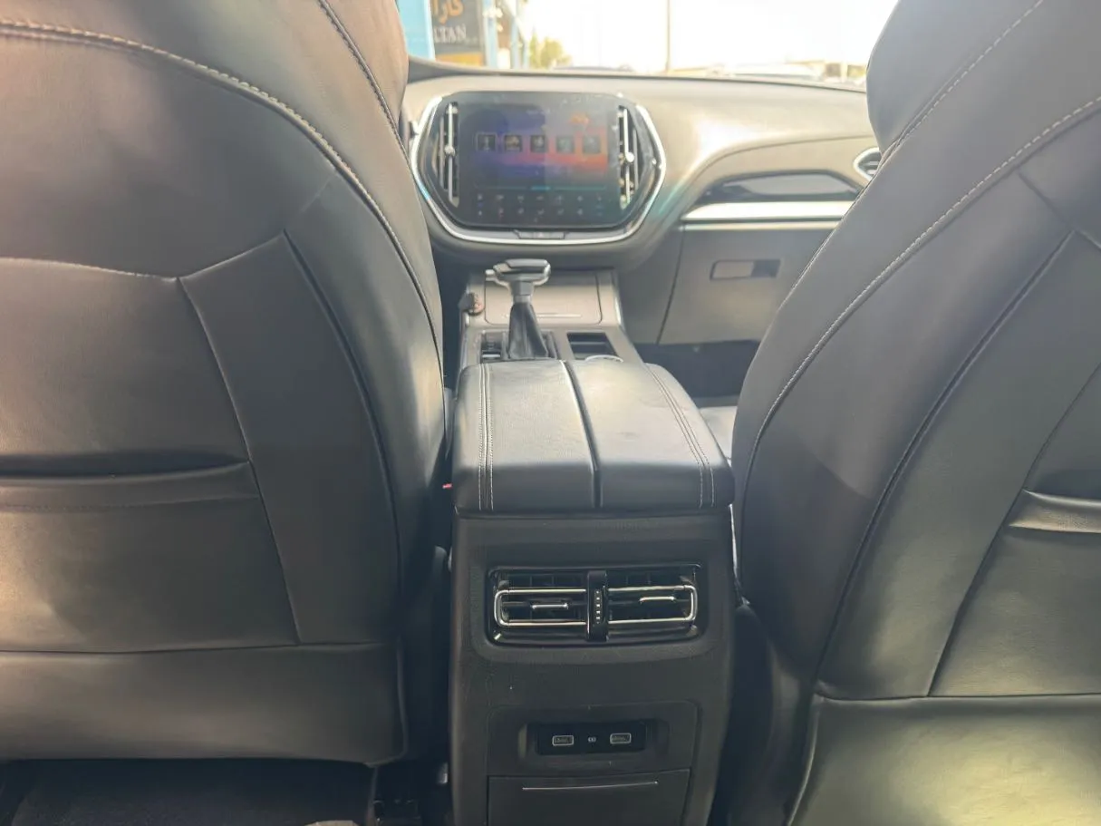 Car image 20