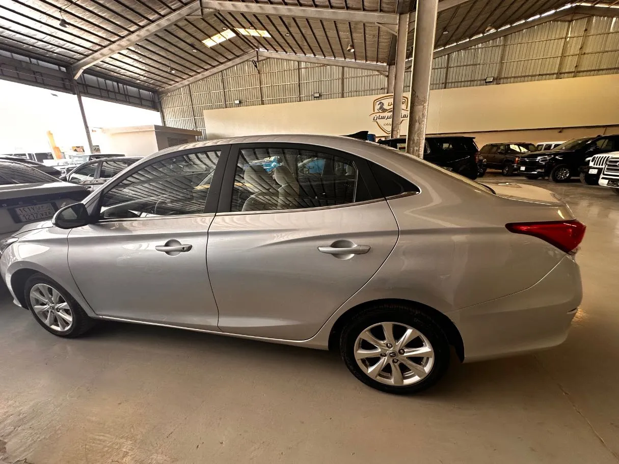 Car image 7