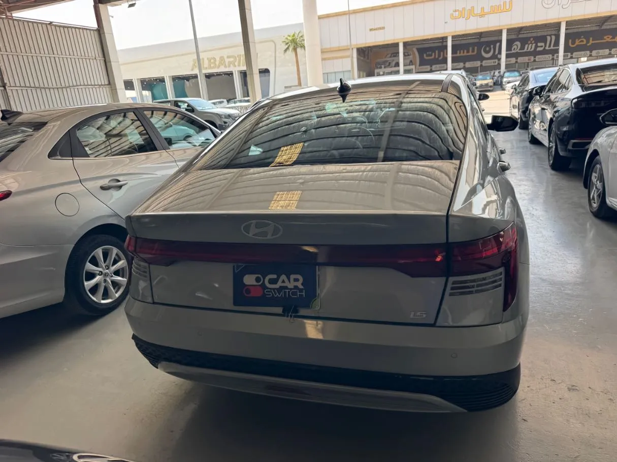 Car image 5