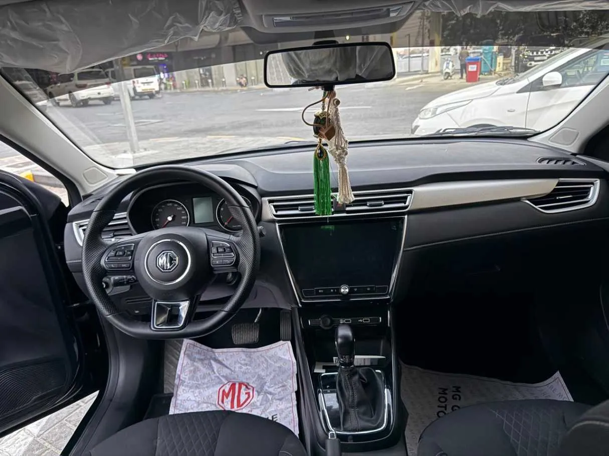 Car image 10