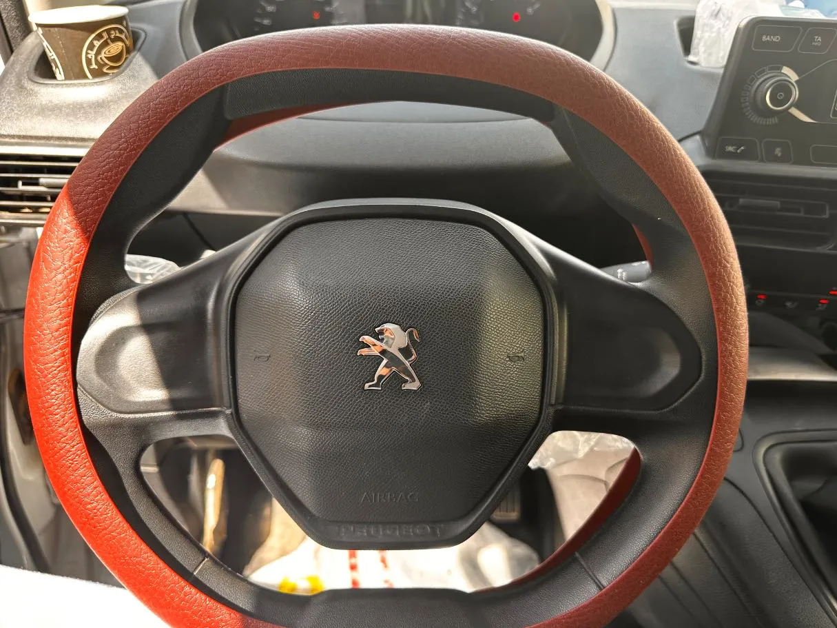 Car image 13