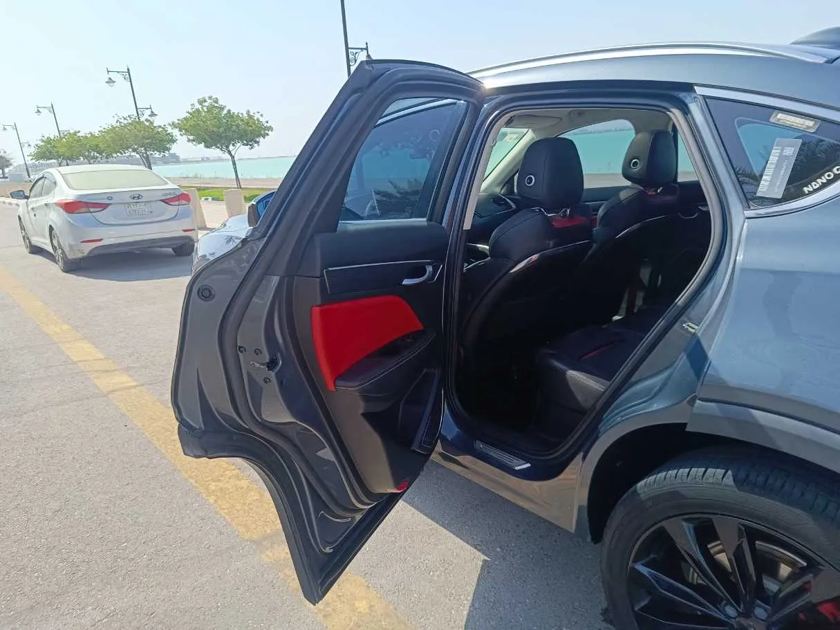 Car image 15