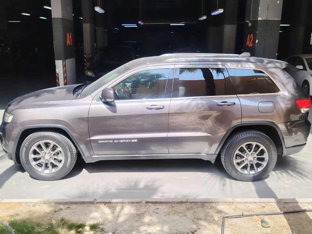 Car image 8