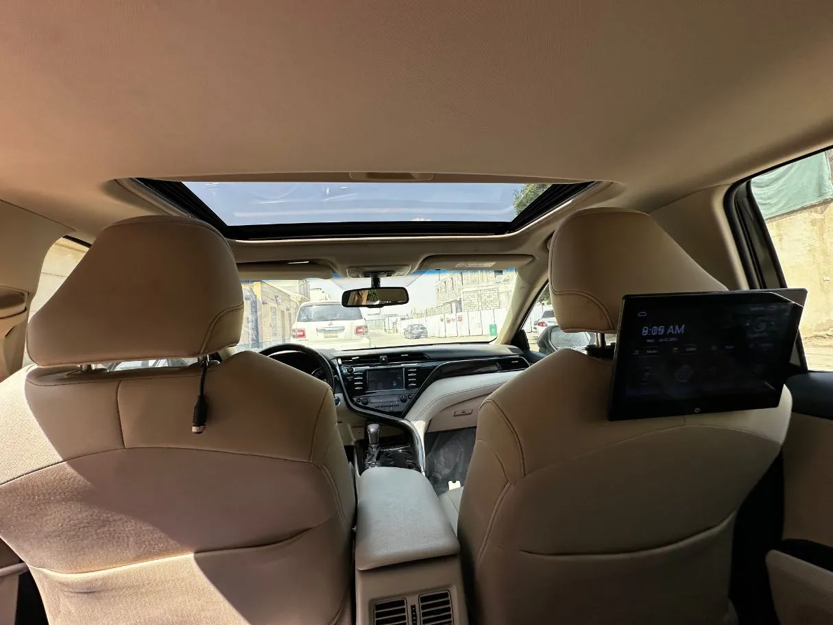 Car image 15