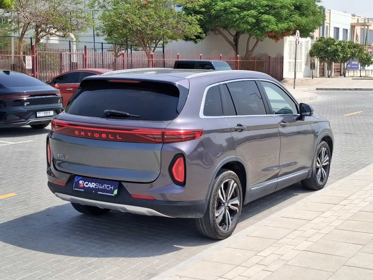 Car image 7
