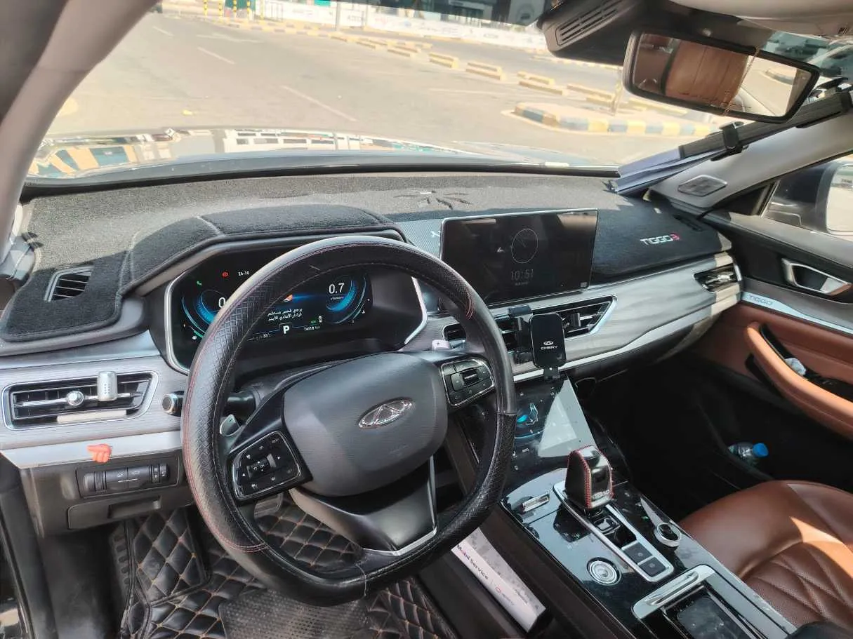 Car image 13