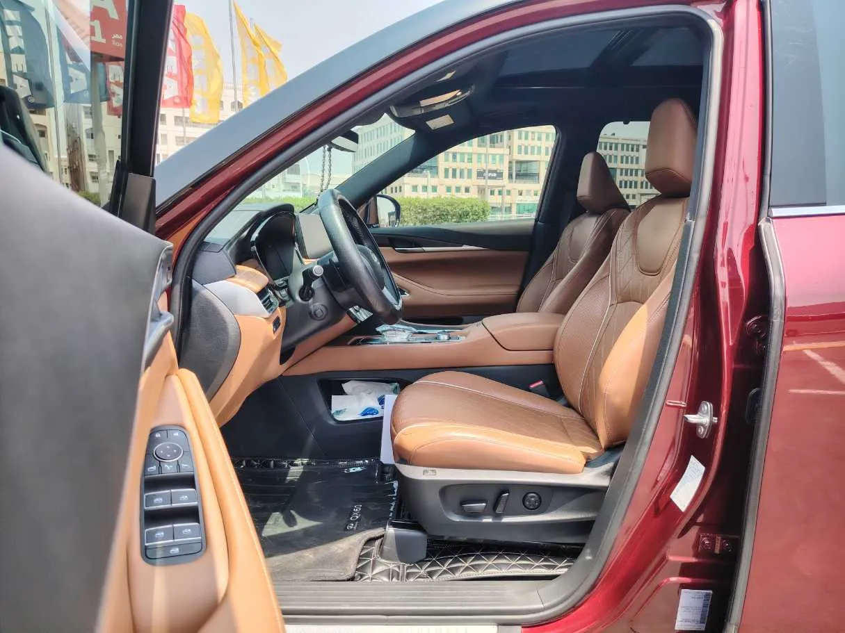 Car image 12