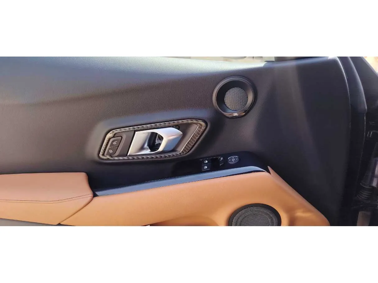 Car image 24
