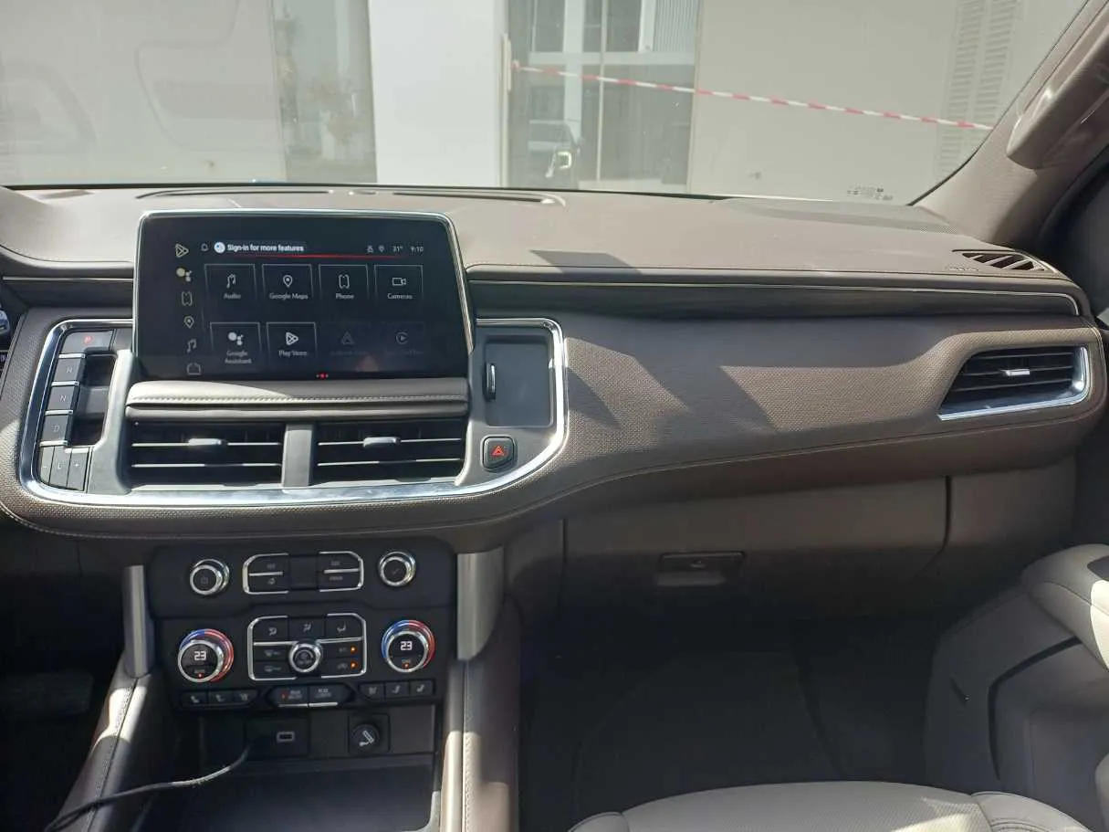 Car image 15